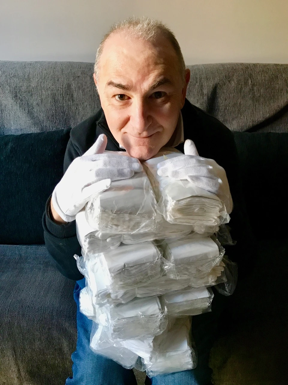 Um ein Pantomime zu sein, reichen Handschuhe allein nicht aus.